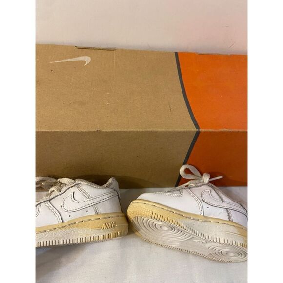 Nike Air Force one kids 4c white discoloration - Picture 2 of 6